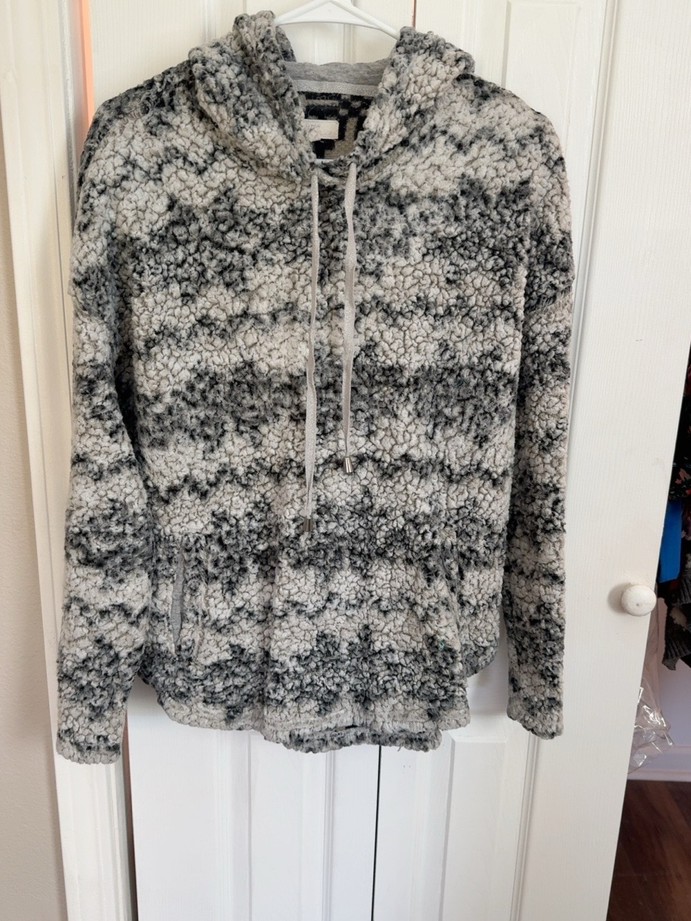 Cupio Gray Sherpa Fleece Hooded Pullover Sweater Large